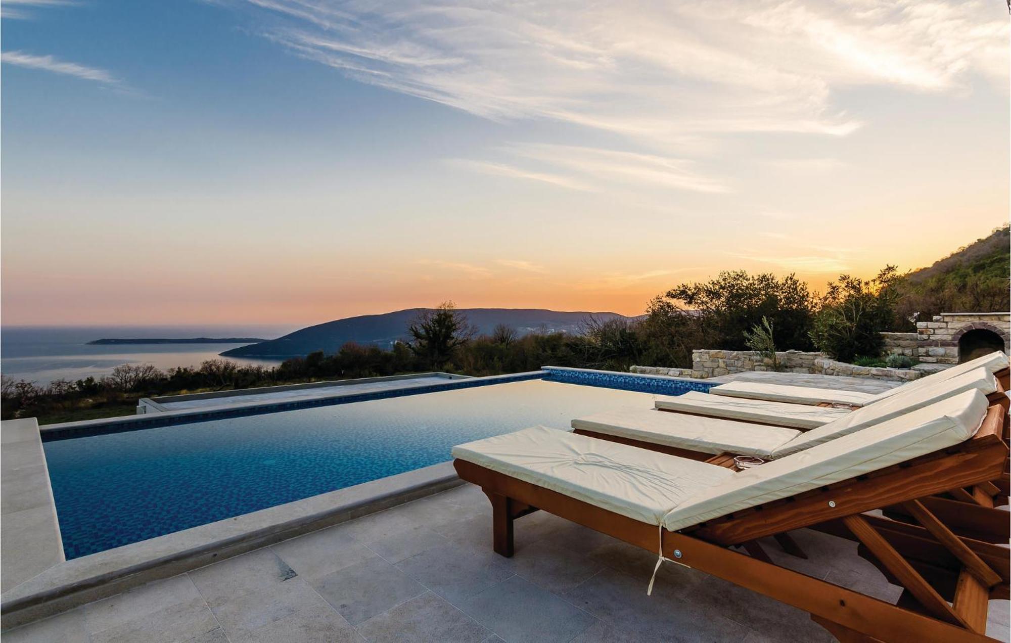 Amazing Home In Herceg Novi With House Sea View Buitenkant foto