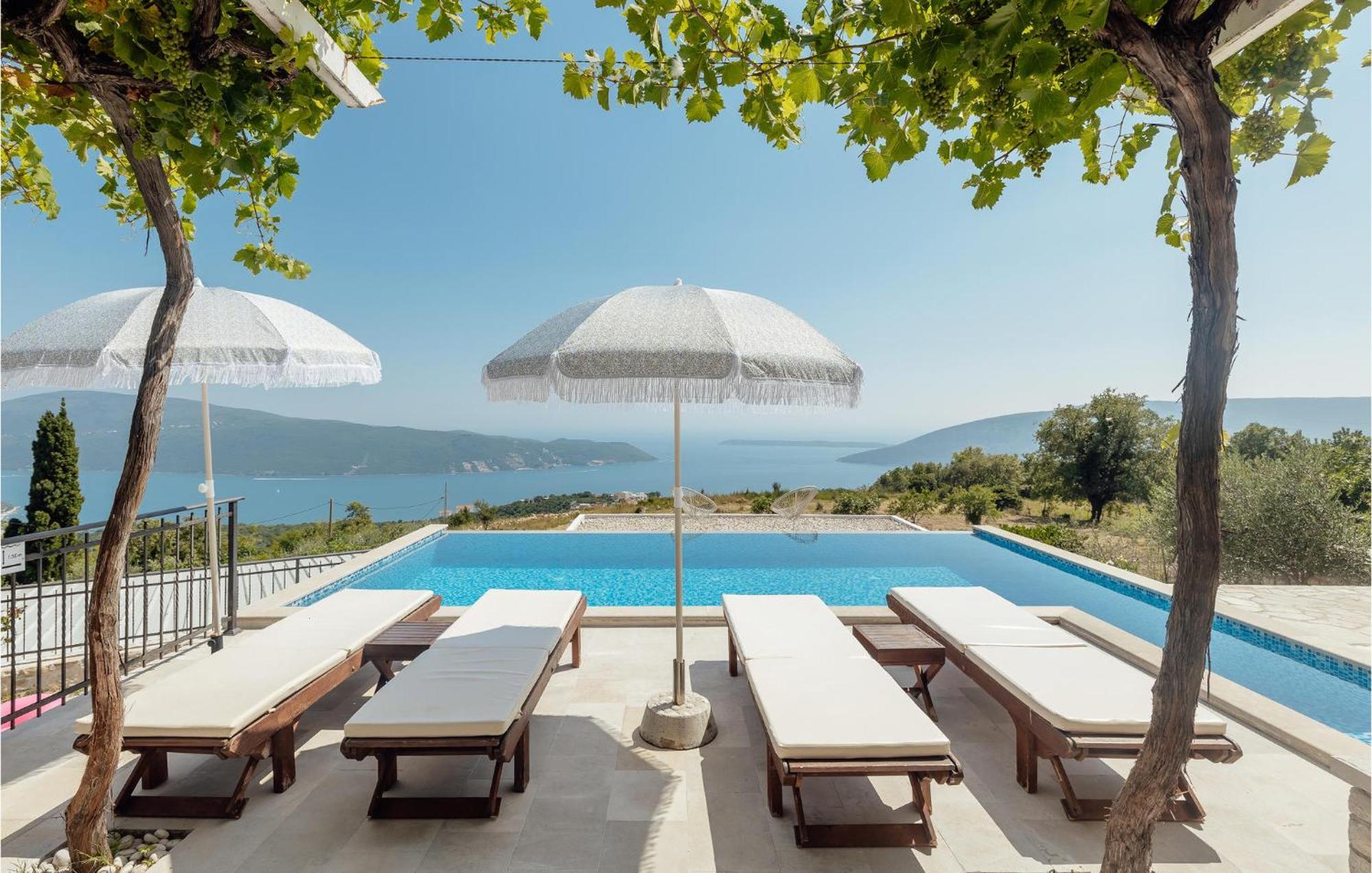 Amazing Home In Herceg Novi With House Sea View Buitenkant foto